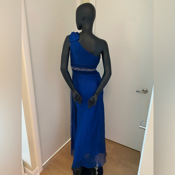 Long Royal blue one-shoulder Dress with rhinestones.
Fully lined - Picture 6 of 9